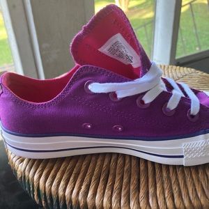 All star plum color never worn size6 in women